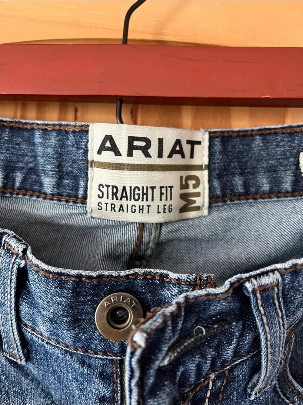 Ariat Men's Straight Leg Faded Blue Denim Jeans 29x34 - Picture 2 of 4